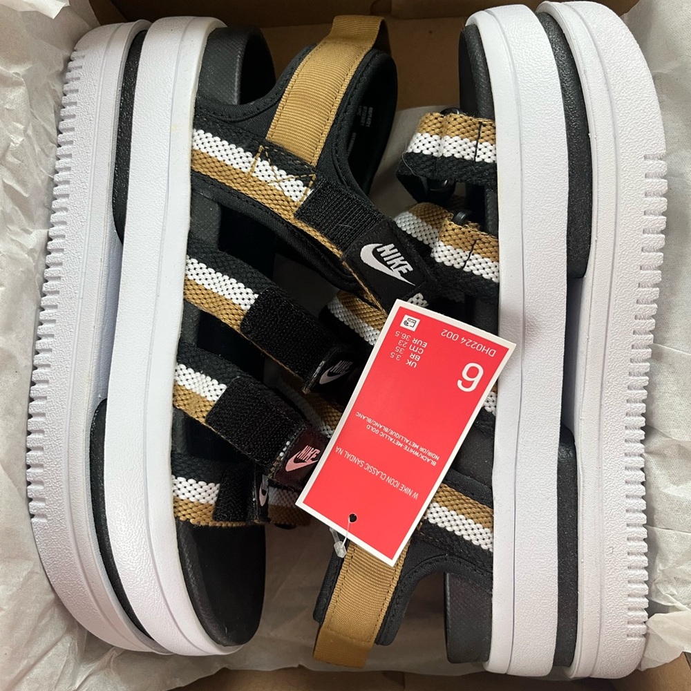 Nike sandals, size 6, Never worn
